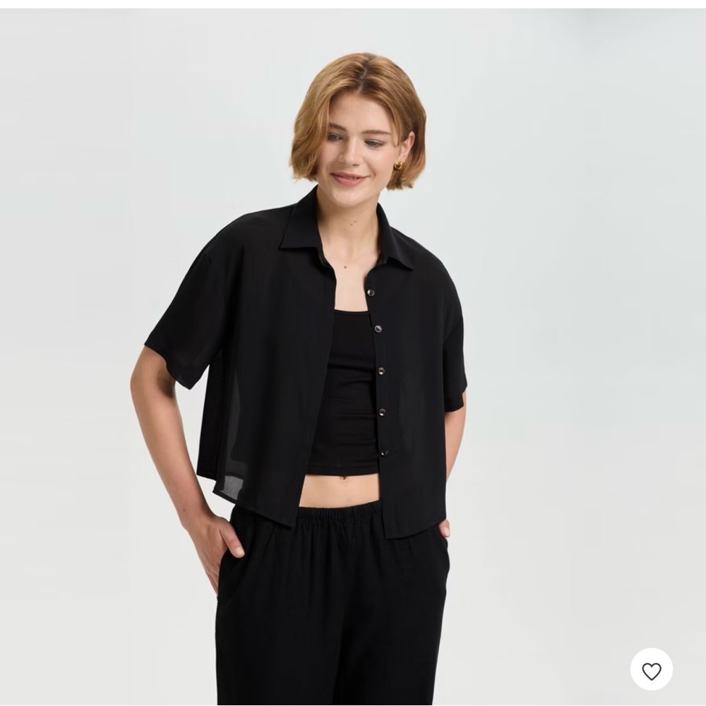 Moa Moa Black Short-Sleeve Button-Front Crop Shirt